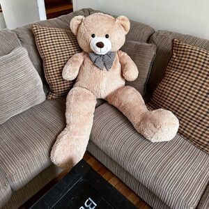 Giant teddy bear looking for a new home!🧸😊 (USED)